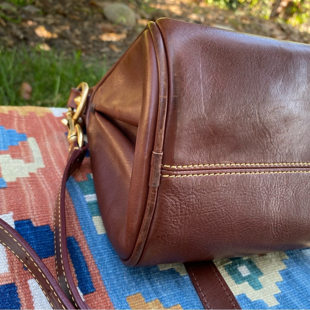 Stunning Dooney and Bourke Bag - Picture 11 of 16